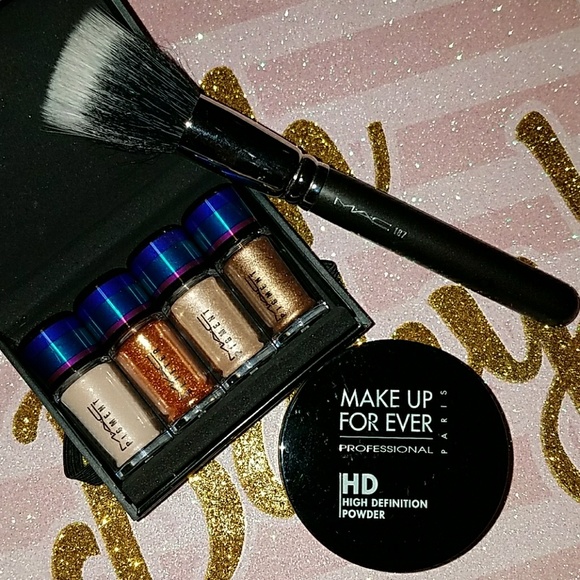 Mac Cosmetics Makeup Price Drop Mac Make Up Bundle Never Used